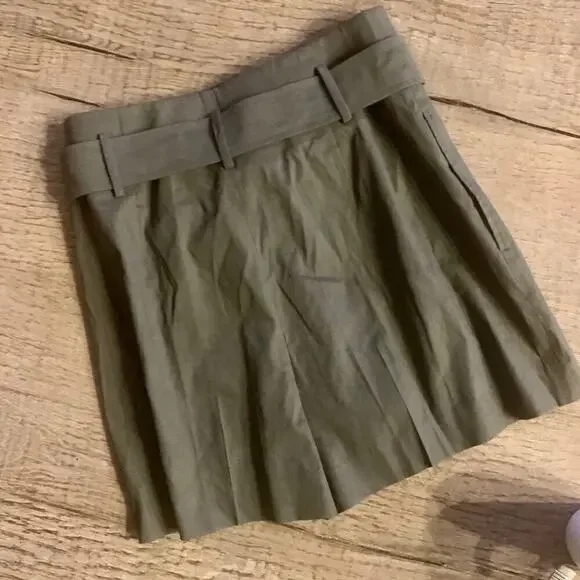 Theory Eco Crunch Belt Shorts in Thyme.